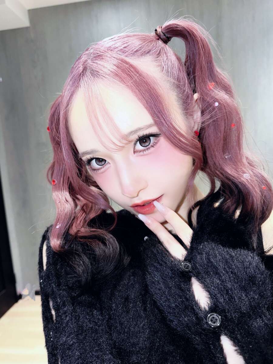 神黎ミア