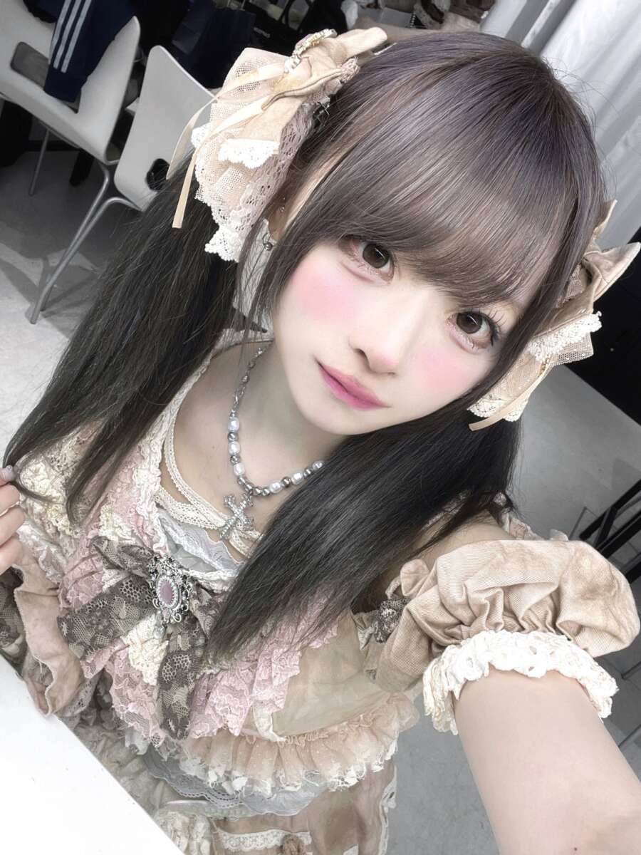 都築りる