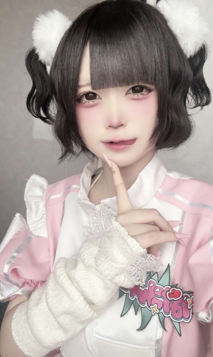 悩内めろ