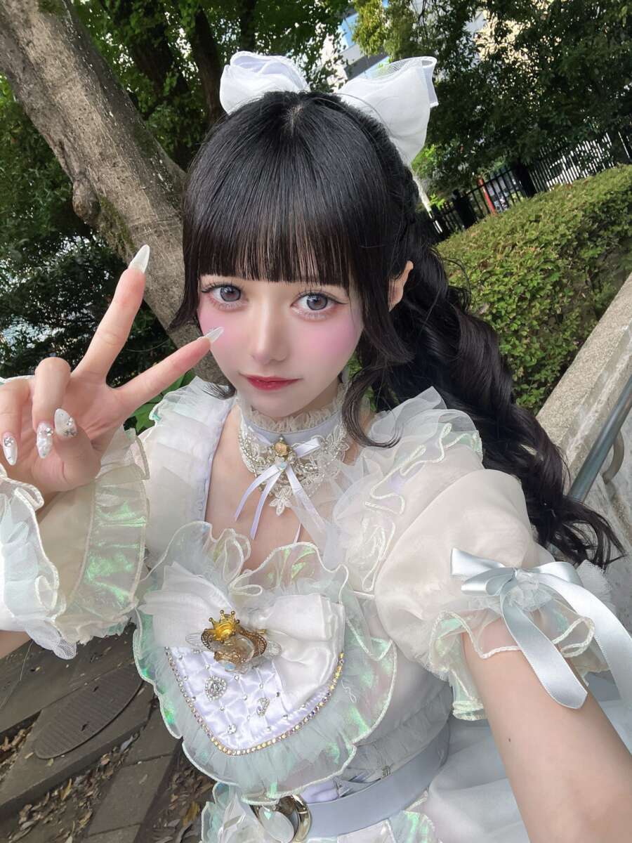 白咲りこ。
