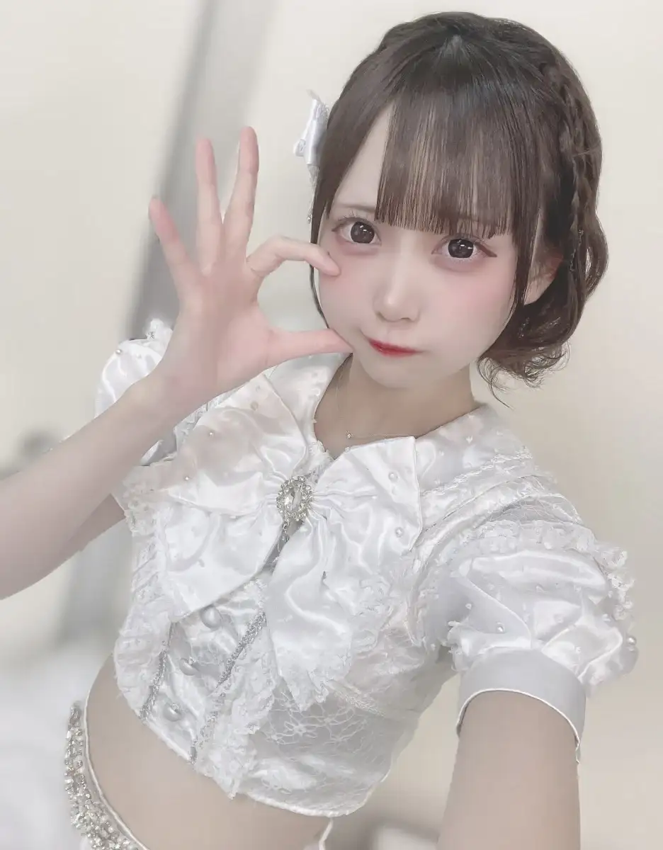 綾咲くるみ